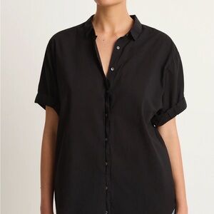 XiRENA Black Short-Sleeve Button-Down Shirt